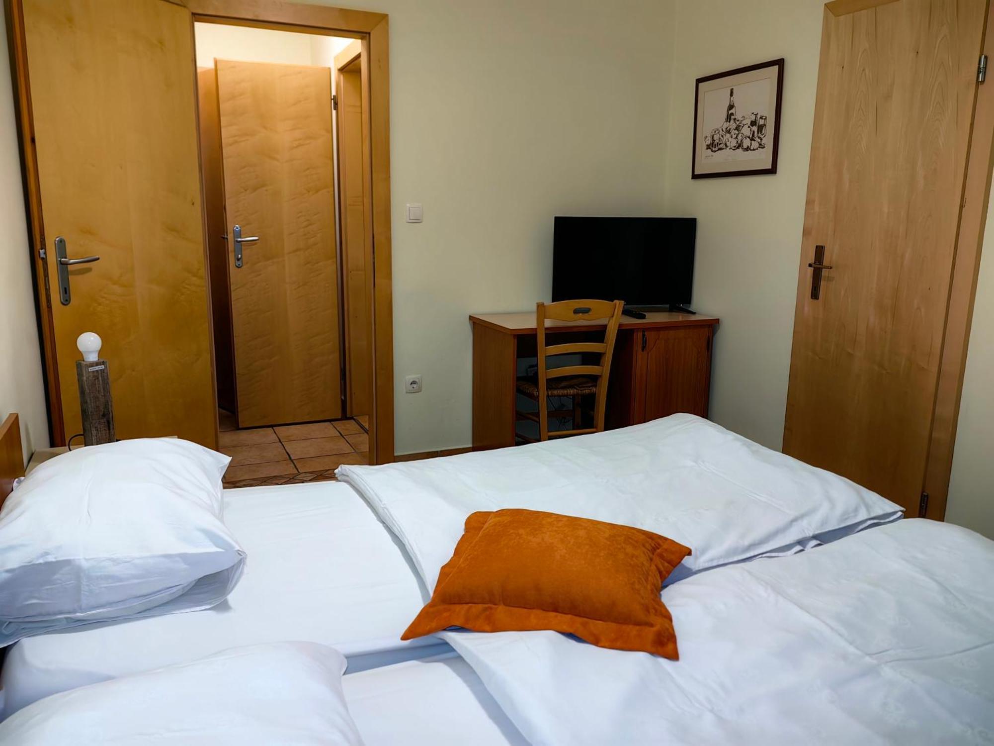 Hotel Kovac Osilnica Kültér fotó